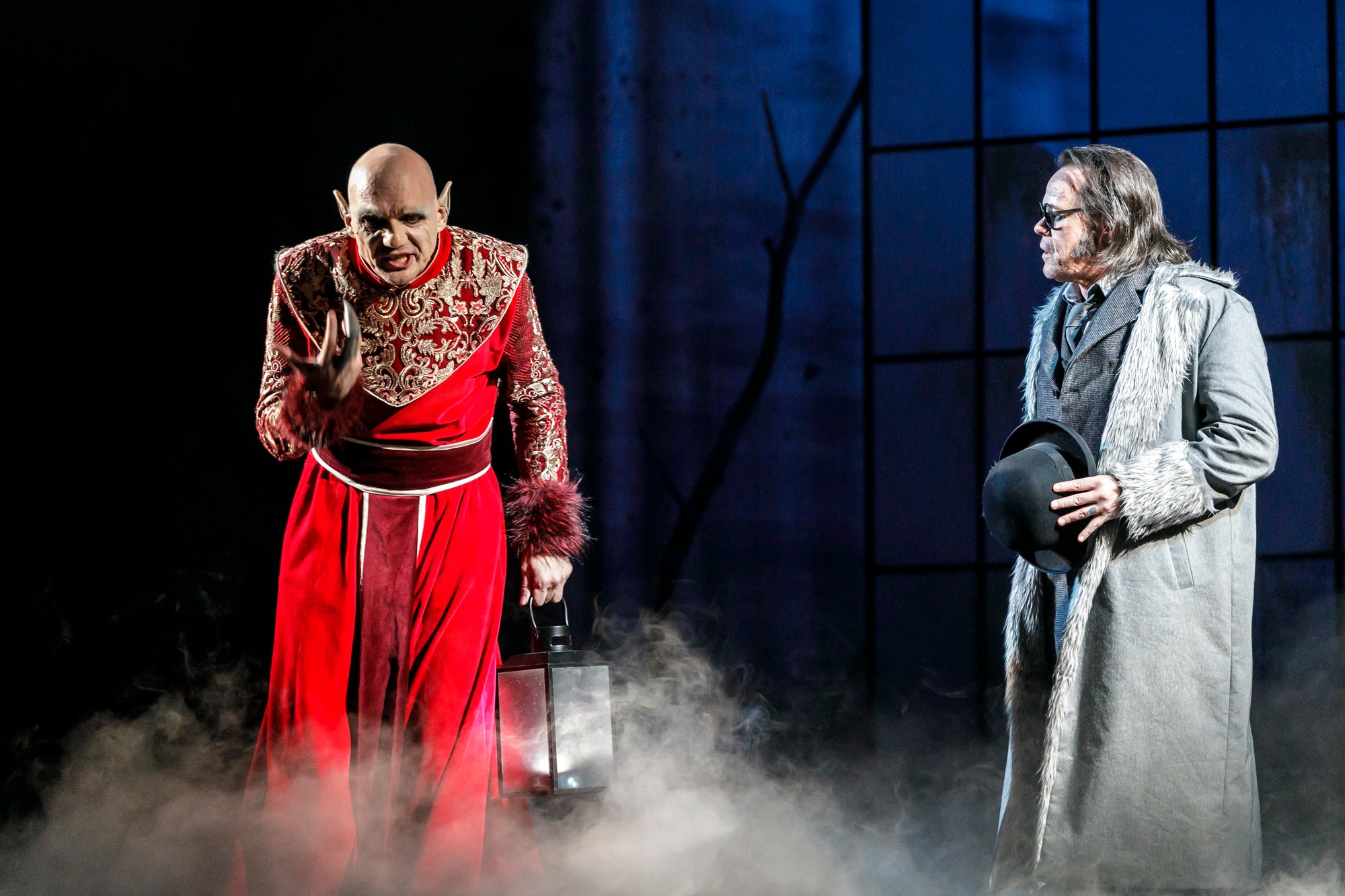 Sáva Popovič (Gróf Dracula) a Robert Roth (Renfield) počas premiéry hry Divadla Aréna Dracula.