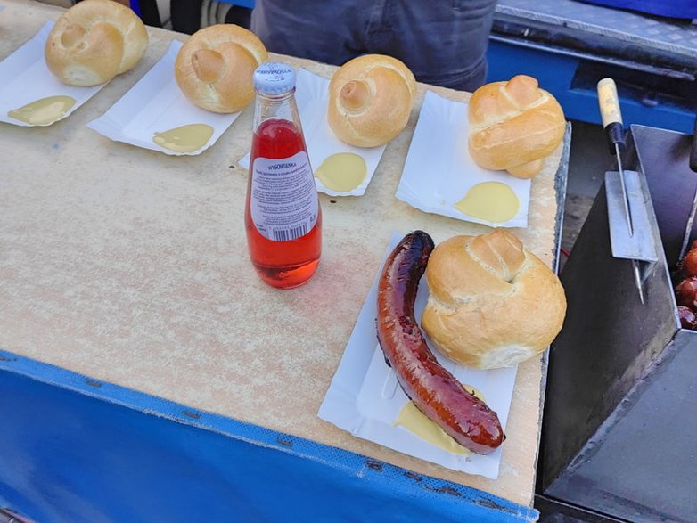 Kultowe krakowskie kiełbaski z nyski pod Halą Targową