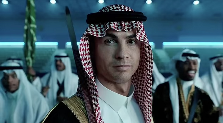 Cristiano Ronaldo szaúdi outfitben