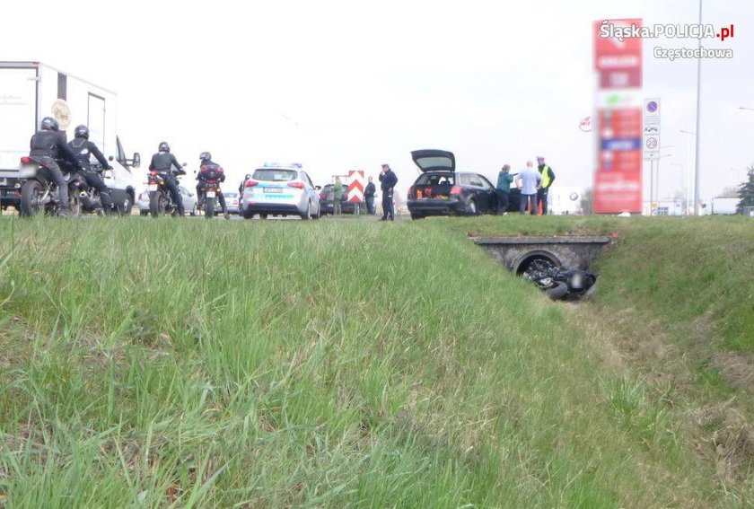 Tragedia na drodze. Motocykl wbił się w kanał