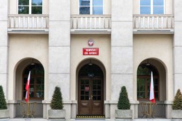 NIK o wynikach kontroli KAS: Wzmożone zainteresowanie odejściem ze służby i nieprawidłowości w awansach