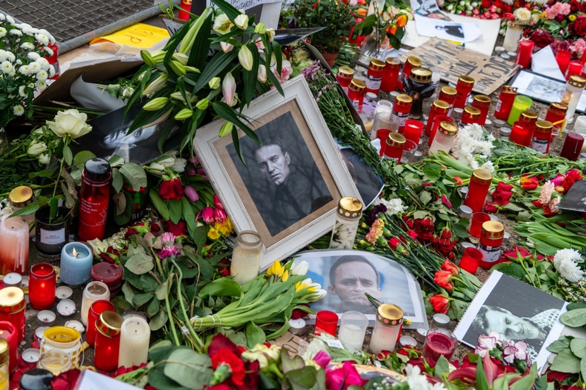 Kwiaty i portrety Aleksieja Nawalnego