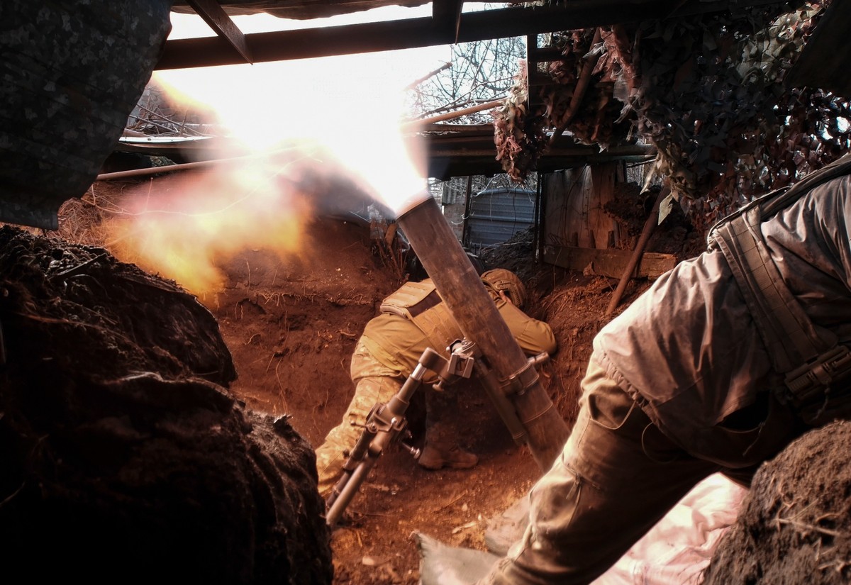 Ukrainian servicemen in the Donetsk area