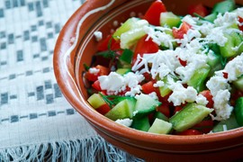 ŠOPSKA SALATA je najpopularnija u Srbiji i savršeno ide uz ROŠTILJ za Prvi maj: Pravi se za 5 minuta i ne može da ne uspe