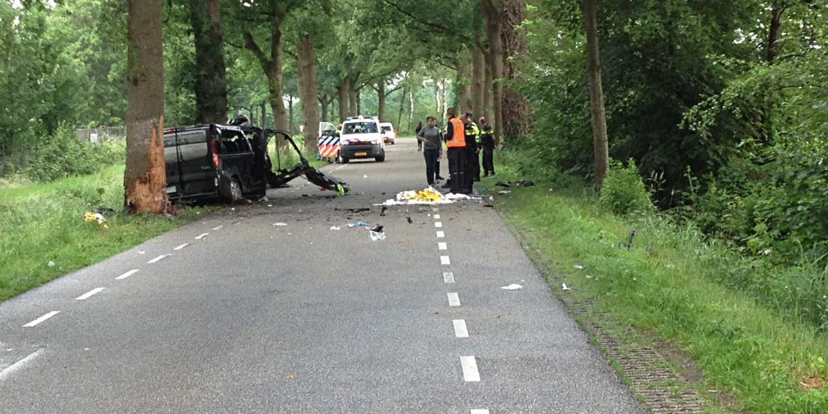 Wypadek polskiego busa w Holandii. Z auta została miazga 