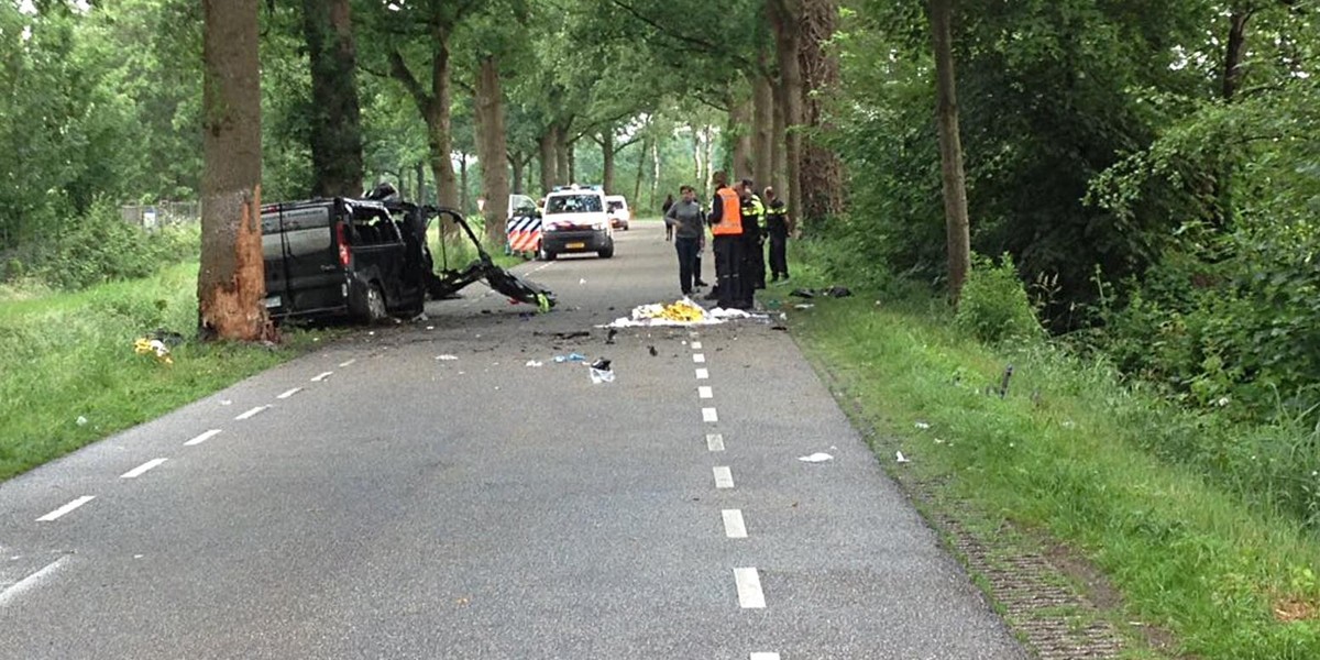 Wypadek polskiego busa w Holandii. Z auta została miazga 