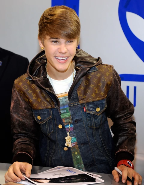 Justin Bieber Wiek Wyksztalcenie Kariera Problemy Z Prawem Zwiazki Slub Plejada Pl