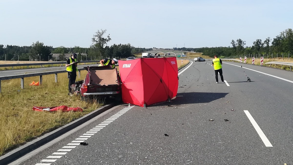 Czołówka "malucha" ze skodą octavią na S5. 85-latek zginął na miejscu 