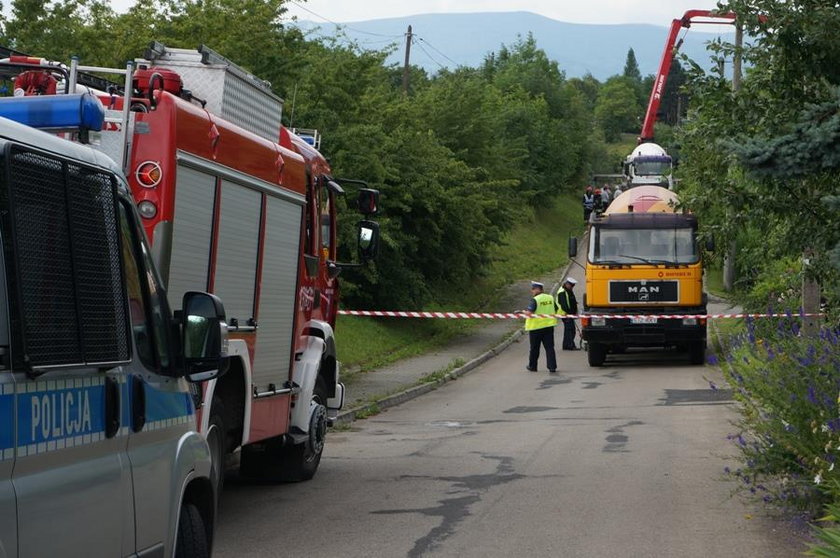 Kierowca przejechał starszej pani po głowie