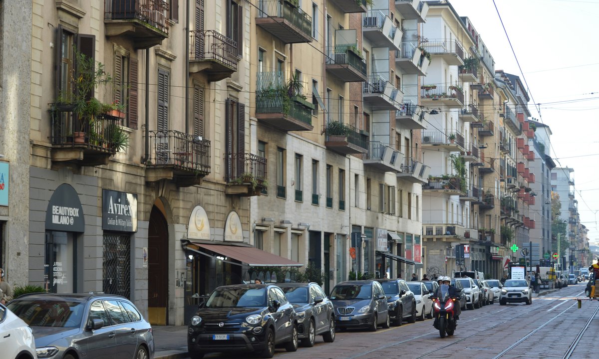 Mandat za "zimny łokieć" i otwarte okno. Europejski kraj dyscyplinuje kierowców