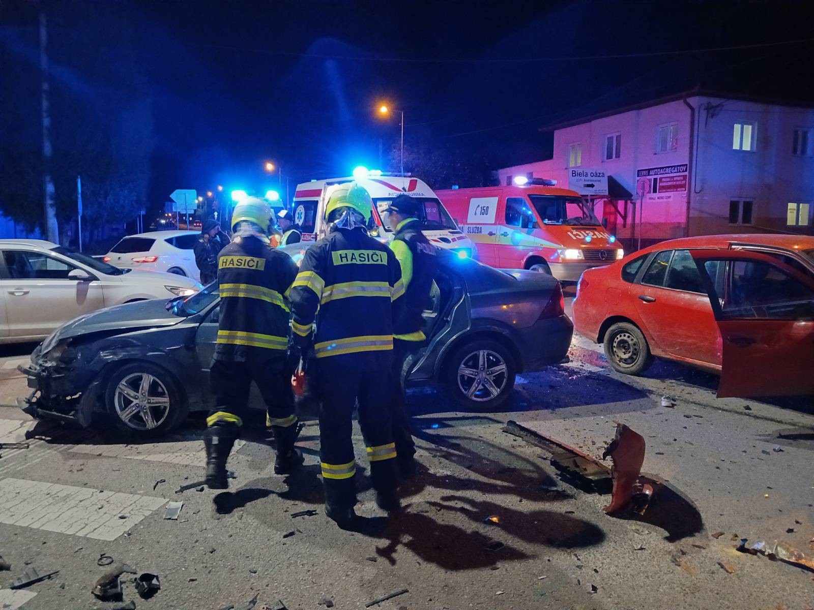 V Rožňave sa zrazili dve autá. 