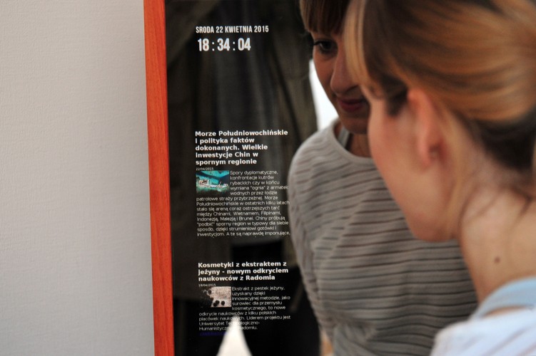 Prototyp cyfrowego lustra kosztował ok. 1000 zł. W hurcie cena może być znacznie niższa.<br><br>fot.  mbmr PAP Marcin Bielecki