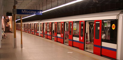 Eksplozja i zadymienie w warszawskim metrze. Służby wyjaśniają