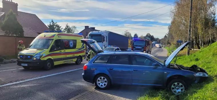 Wypadek w Boguchwale. Audi i Mercedes zablokowały krajową "19-kę"