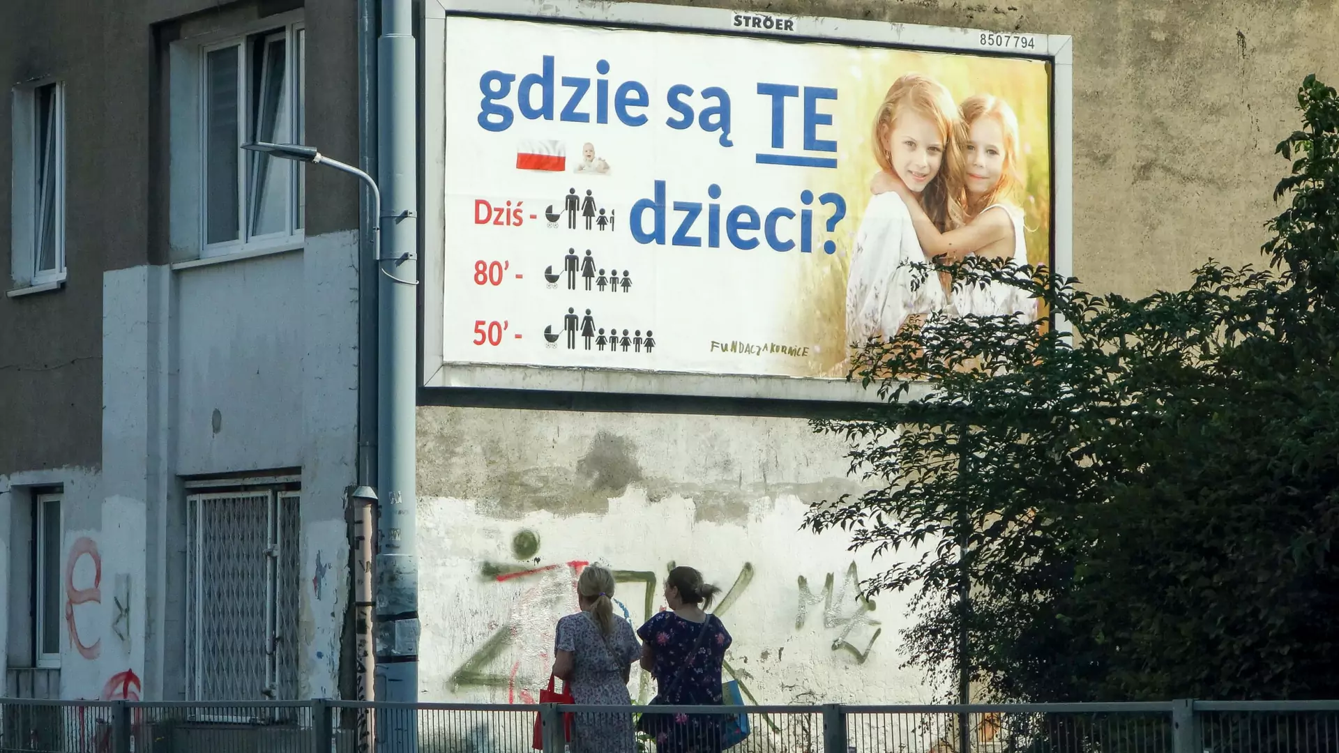 Ile dokładnie zapłacono za billboardy "Gdzie są TE dzieci"? Fundacja wydała miliony