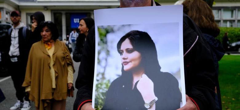 Władze Iranu nie pozostawiają złudzeń. Kobiety będą karane za "niewłaściwy strój"