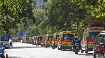 Vonulnak a mentőautók: Budapest 48 pontján állnak készenlétben a tűzijáték alatt
