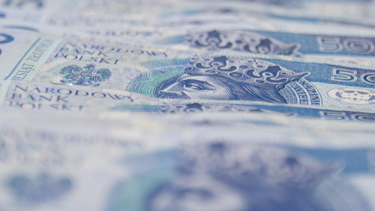 Kilkaset wpłatomatów w Polsce nie przyjmuje nowych banknotów wprowadzonych do obiegu na początku kwietnia – informuje "Gazeta Wyborcza".