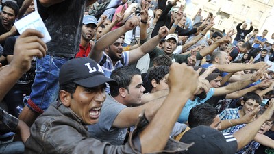 uchodźca, uchodźcy, emigranci, dworzec Keleti