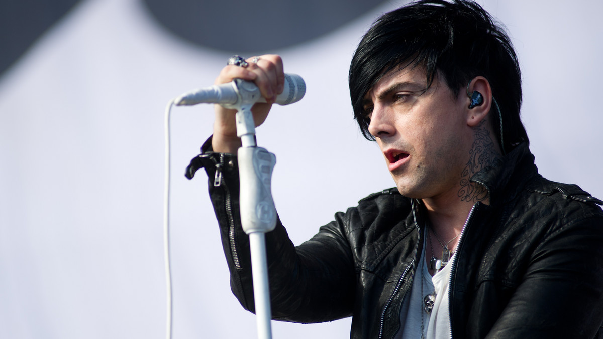 21-letniej kobiecie, która kontraktowała się z byłym frontmanem Lostprophets odebrano dziecko. Ian Watkins odsiaduje w więzieniu 35-letni wyrok za nadużycia seksualne wobec dzieci, w tym planowanie gwałtu na noworodku.