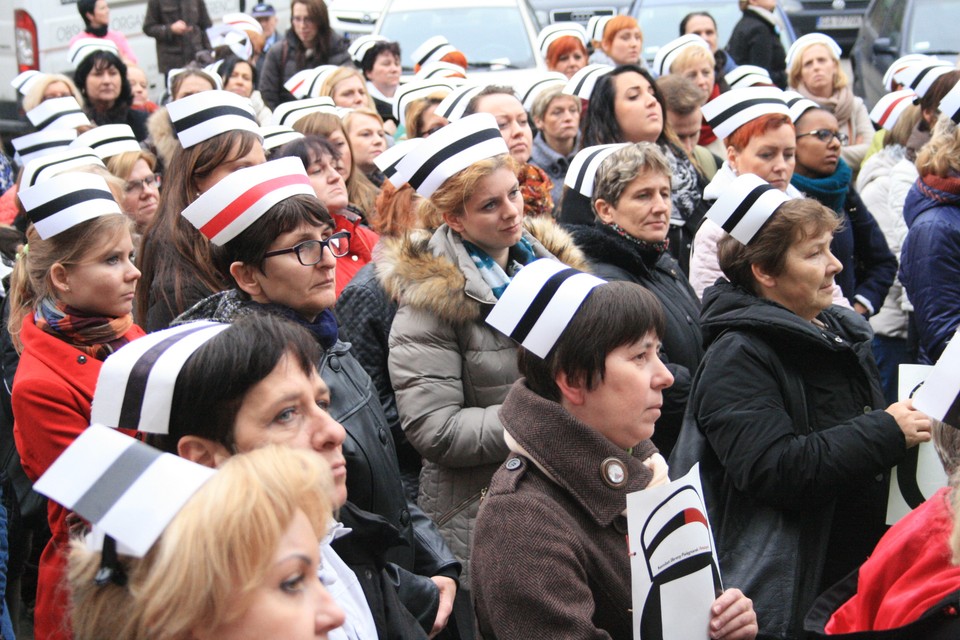 Protest pielęgniarek przed Urzędem Marszałkowskim w Gdańsku