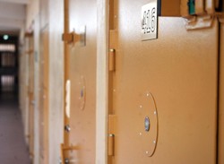 Polacy za granicą rzadziej trafiają za kratki