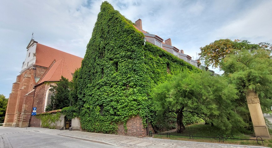 Muzeum mieści się min w dawnym klasztorze i kościele