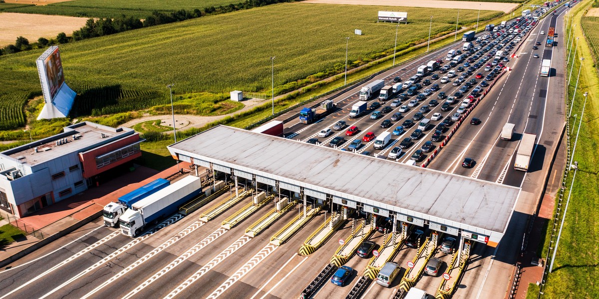 Przez niewydolne bramki na autostradzie A4 w Gliwichach tworza sie potezne, wielokilometrowe korki