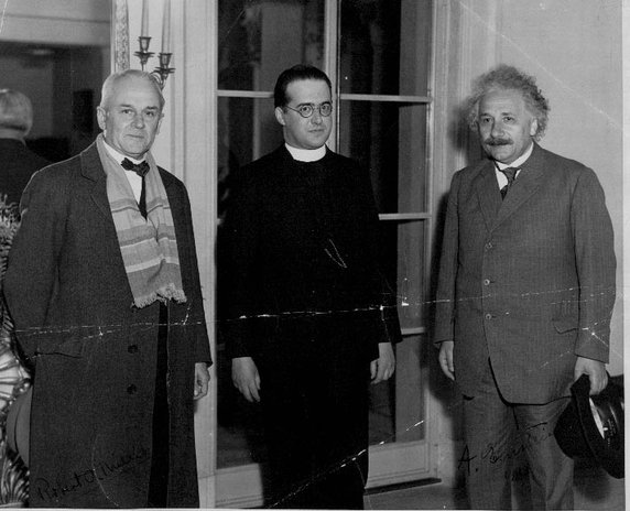 Einstein z Millikanem i Georgesem Lemaître w California Institute of Technology w styczniu 1933 r.