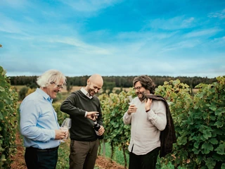 Zbigniew, Jacek i Grzegorz Turnau. To od sukcesu ich winnicy zaczął się boom na produkcję wina w Polsce. Słyną z Solarisów, które świetnie sobie radzą w starciu z ofertą bardzo dobrych światowych winnic.