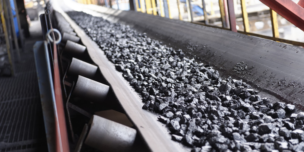 Milion ton węgla z polskich kopalni ma trafić do centralnego magazynu, który w ciągu kilku dni chce stworzyć rząd. To odpowiedź na groźby górników.  