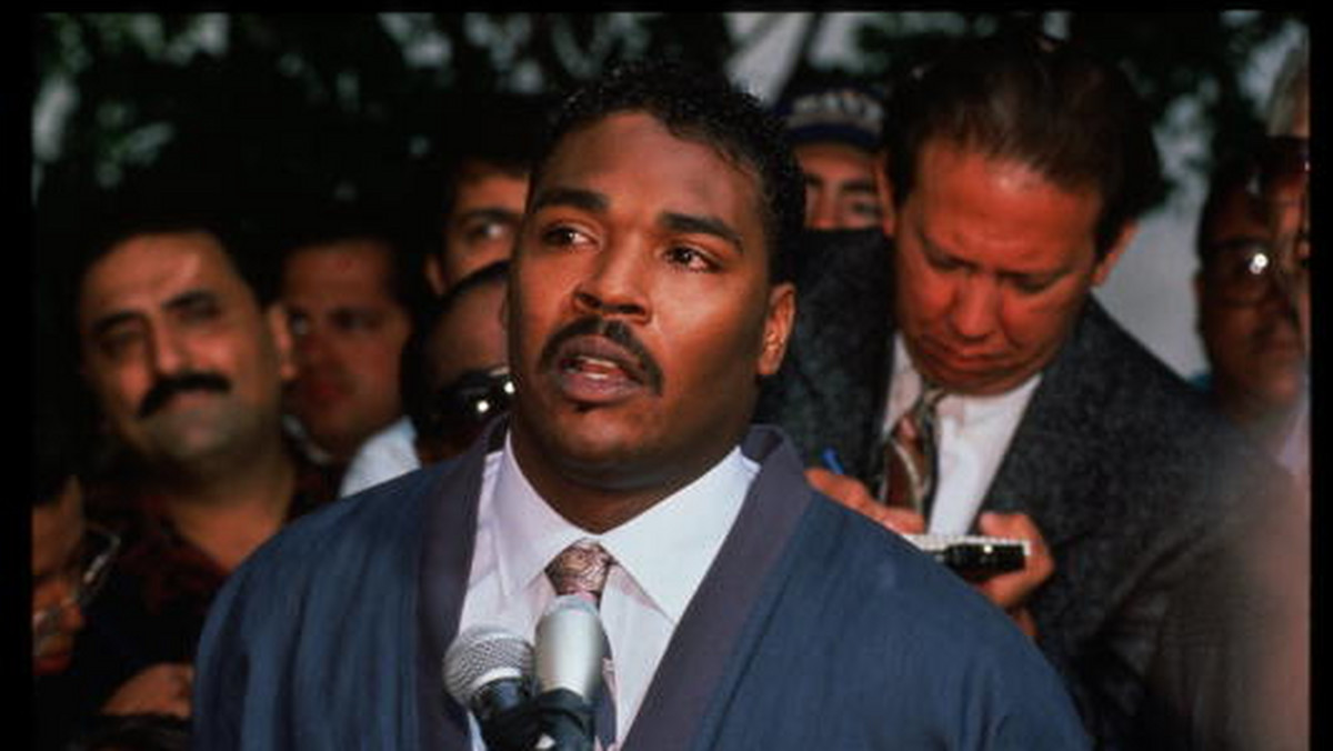 20 lat temu mimowolnie stał się symbolem walki o prawa człowieka — po pobiciu go przez policjantów i ich niesprawiedliwym procesie w Los Angeles wybuchły jedne z najbrutalniejszych zamieszek w historii USA. Kilka dni temu Rodneya G. Kinga znaleziono martwego w przydomowym basenie.