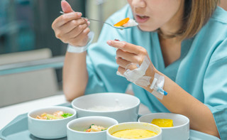 Dobre jedzenie w szpitalu i odpowiednia dieta prawem pacjenta