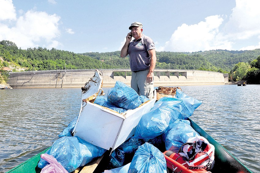 iz vrutačkih zaliva izneseno je preko sto džakova raznog smeća