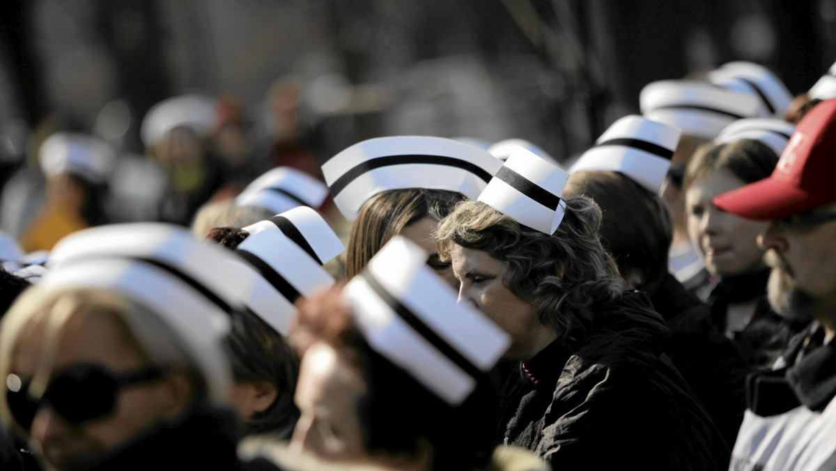 Cztery pielęgniarki ze szpitala psychiatrycznego w Świeciu nad Wisłą musiały przerwać głodówkę protestacyjną z powodu złego stanu zdrowia. Do protestu przystępują jednak nowe osoby. Domagają się podwyżki płac i wzrostu zatrudnienia.