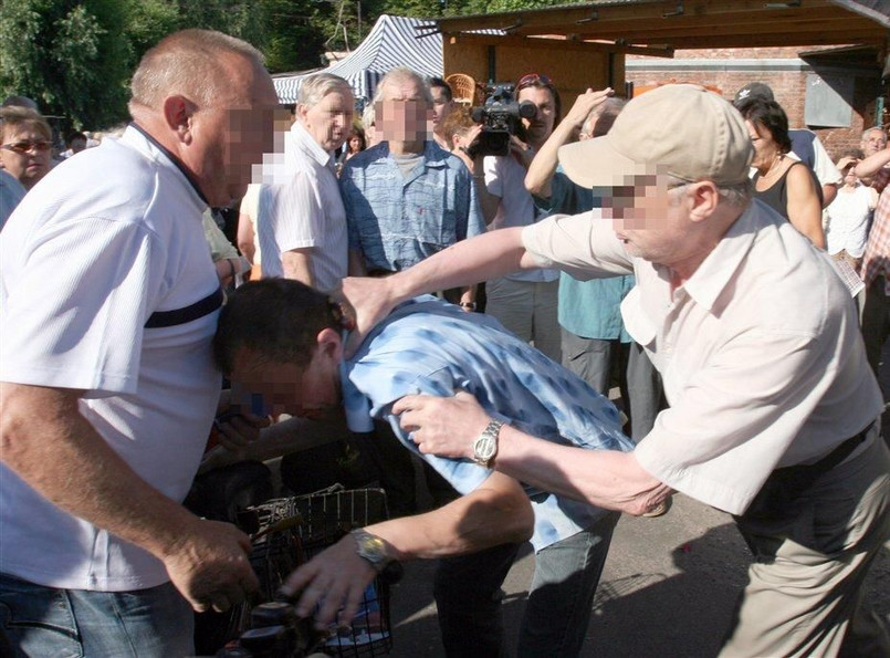 Pobili się na wiecu Komorowskiego