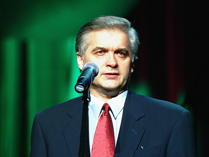 Włodzimierz Cimoszewicz był premierem od lutego 1996 do października 1997. Urzędował 632 dni