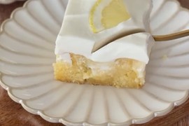 BOCKANI KOLAČ SA LIMUNOM je čista fantazija: MERE SU NA ČAŠU, a rezultat sočan, kremast i ukusniji od svega što ste probali