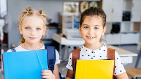 Wpływ ekranów na rozwój dzieci. Uczniowie nie potrafią samodzielnie jeść i pić, a co czwarte w wieku szkolnym nie korzysta z toalety