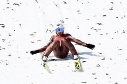 PŚ w skokach: Stoch pobił rekord skoczni i Polski! Biało-czerwoni na trzecim miejscu w konkursie drużynowym w Planicy