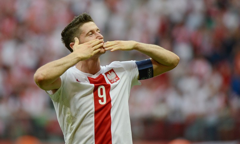 Lewandowski w pierwszej połowie zmarnował dwie dogodne okazje do strzelenia gola. "Po tych zmarnowanych sytuacjach można było się trochę podłamać, ale ja wiedziałem, że nie mogę tego zrobić" - powiedział o meczu kapitan naszej kadry.