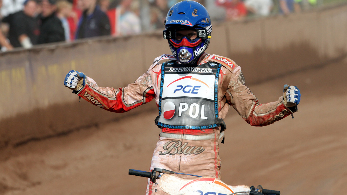 Tomasz Gollob poprowadził reprezentację Polski do historycznego triumfu - trzeciego z rzędu triumfu w Drużynowym Pucharze Świata. Biało-Czerwoni wygrali go jako pierwsza ekipa na świecie i trofeum im. Ove Fundina uzyskali na własność.