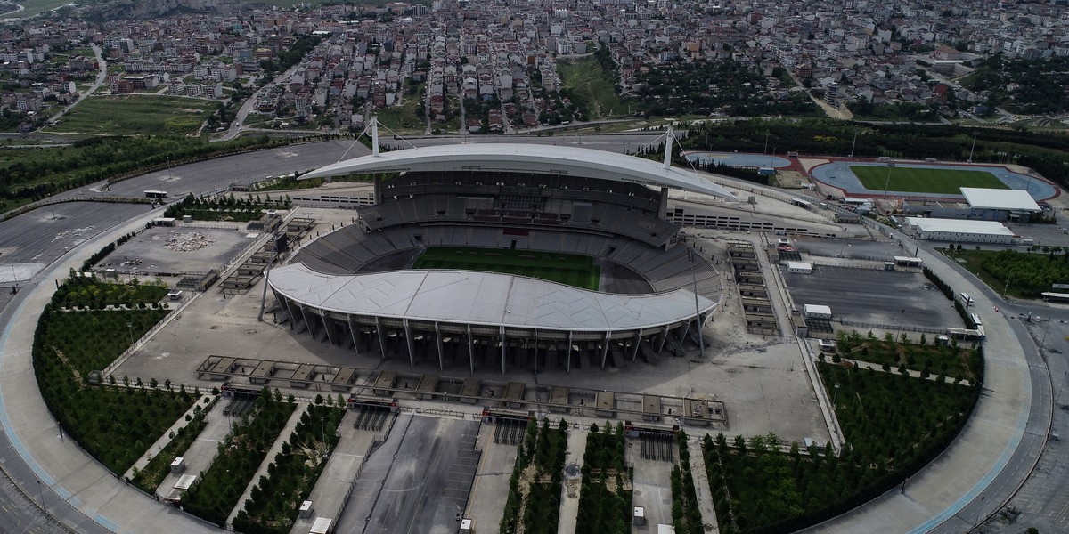 Być może Stadion Olimpijski w Stambule poczeka na finalistów Ligi Mistrzów jeszcze przez rok