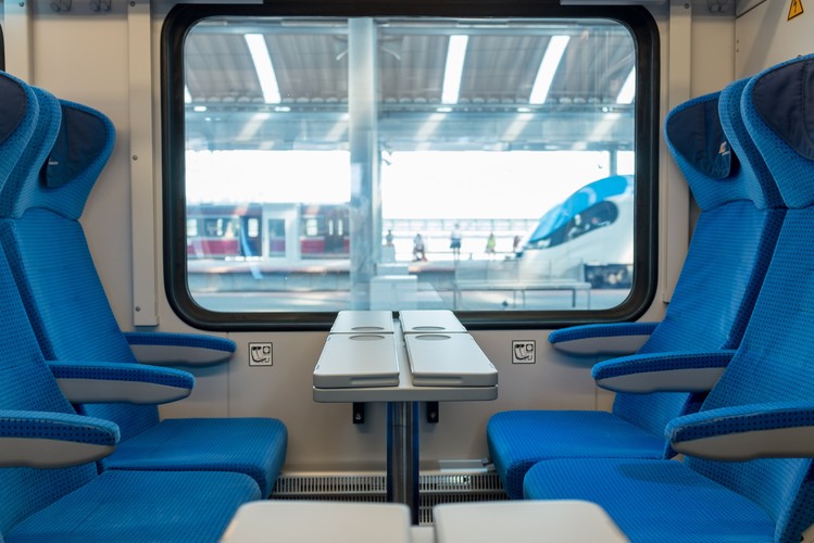 Pociąg Flirt 3, wyprodukowany prawie w całości w Polsce przez konsorcjum Stadler-NEWAG dla PKP Intercity