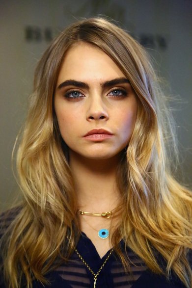 Cara Delevingne - ciemny blond