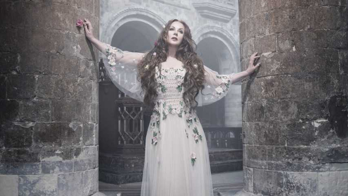 Sarah Brightman pojawi się ponownie w Polsce ze swoim najnowszym, solowym projektem i płytą "HYMN". Posiadaczka ponad trzyoktawowego głosu olśniewać będzie swoim wokalem. Znana na całym świecie sopranistka, ikona muzyczna, aktorka i osoba zaangażowana społecznie zaśpiewa 6 listopada 2019 roku w Warszawie. Bilety do sprzedaży trafią w najbliższą środę o godzinie 10:00.