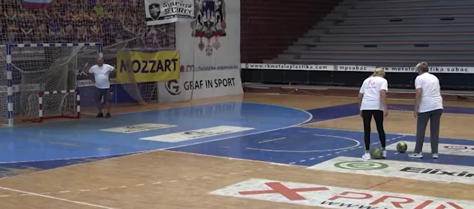 Aktivnosti uključuju šah, pikado, sportske igre kao što su brzinsko hodanje i šutiranja na gol