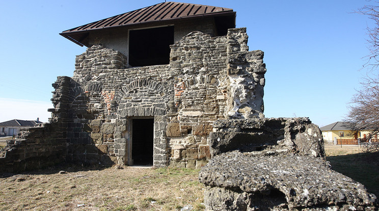 A román stílusú templom maradványait Celldömölknél lehet megcsodálni