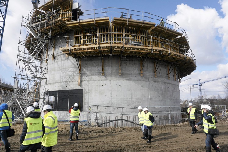 Poznańskie centrum handlowe powstaje na działce o powierzchni 9 ha. Powierzchnia użytkowa nowego obiektu to 100 tys. m kwadratowych na których znajdzie się ponad 300 lokali użytkowych, w tym 40 restauracji kawiarni i punktów gastronomicznych.