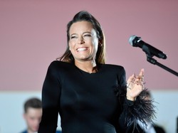 "Wystąp w pornosie". Internauci bezlitośni dla Anny Muchy pokazującej pośladki na tle kościoła. FOTO